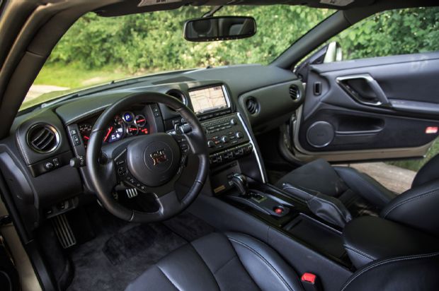2015 Nissan GT R Cabin 01