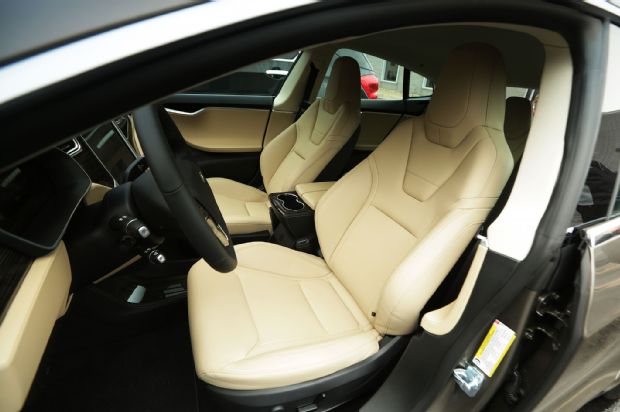 2015 Tesla Model S 70D Interior 2