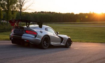 2016 Dodge Viper ACR Shatters 13 Production-Car Lap Records
