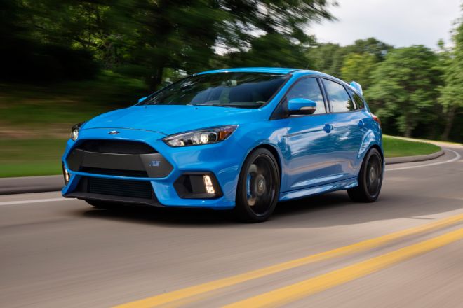 2016 Ford Focus RS Front Three Quarter In Motion 06