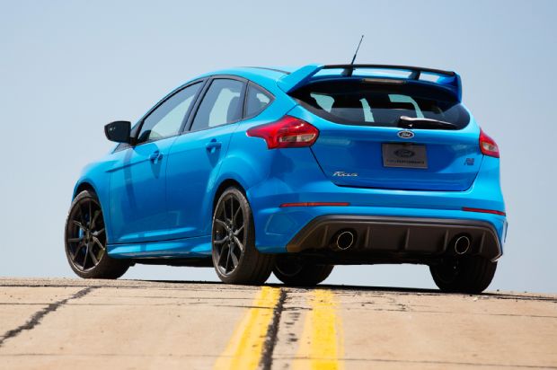 2016 Ford Focus RS Rear Three Quarter 02