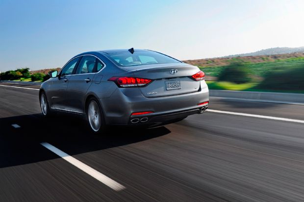 2016 Hyundai Genesis Rear Three Quarter In Motion 03