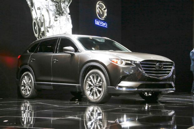 2016 Mazda CX 9 Front Three Quarter 02