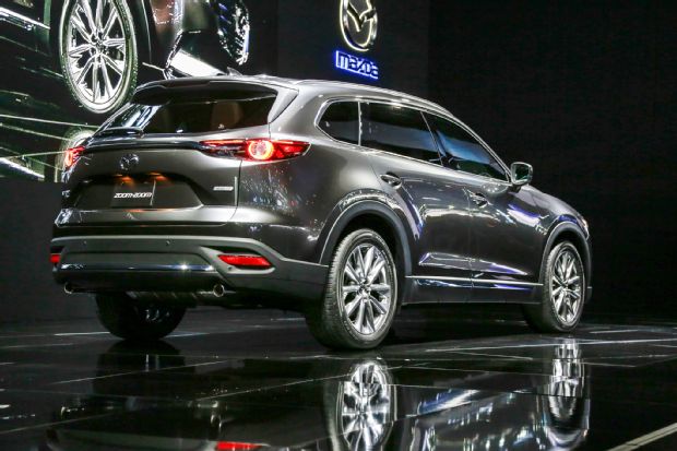 2016 Mazda CX 9 Rear Three Quarter 03