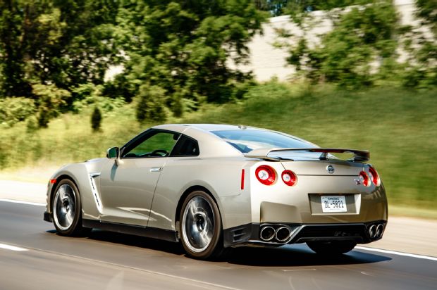 2016 Nissan GT R Rear Three Quarter In Motion 01