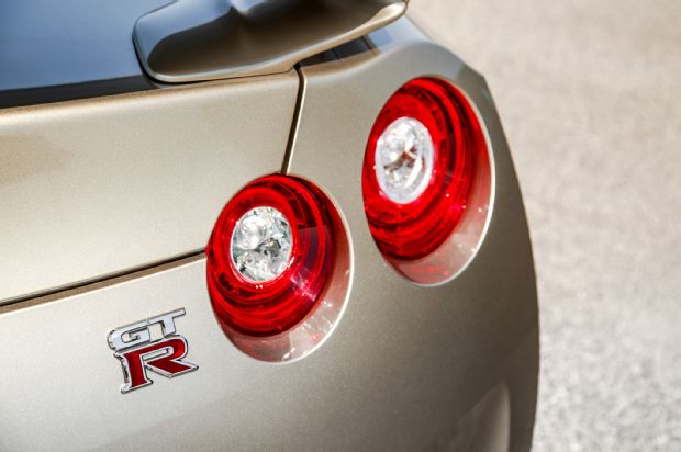 2016 Nissan GT R Tail Lamp 02