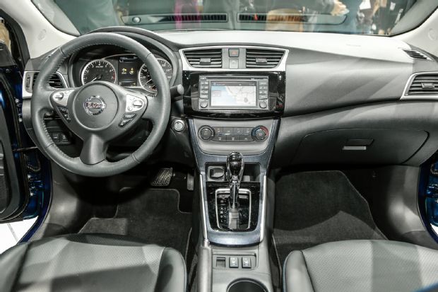 2016 Nissan Sentra SL Interior 02