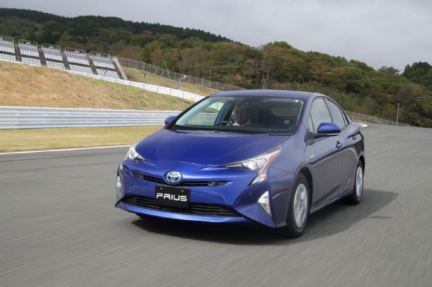 2016 Toyota Prius Two Front Three Quarter In Motion 01