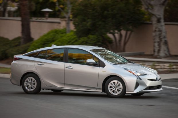 2016 Toyota Prius Two Front Three Quarter In Motion 04