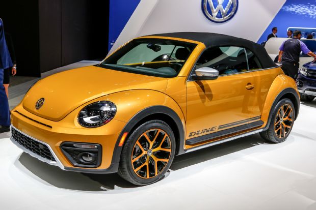2016 Volkswagen Beetle Dune Front Three Quarter 021
