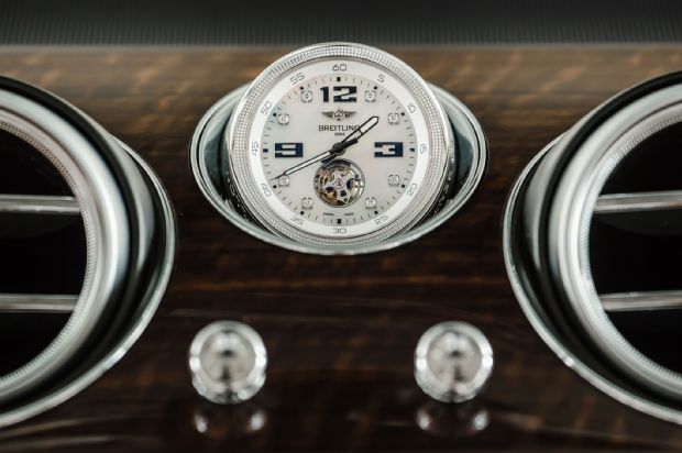 2017 Bentley Bentayga Clock