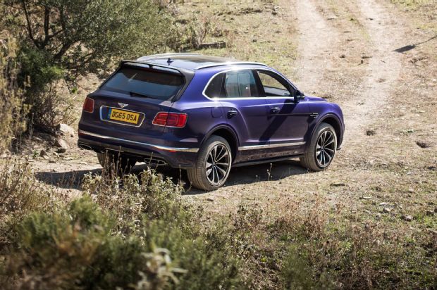 2017 Bentley Bentayga Offroading 08
