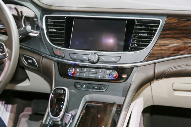 2017 Buick LaCrosse Center Stack