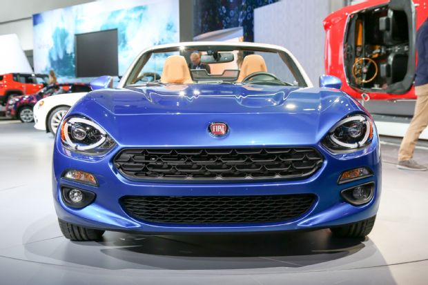 2017 Fiat 124 Spider Front End 02