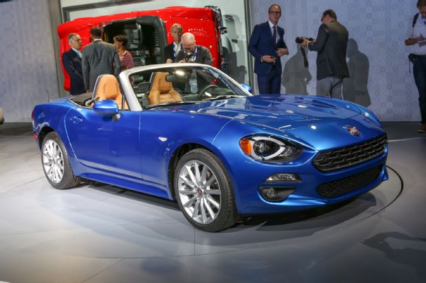 2017 Fiat 124 Spider Front Three Quarter