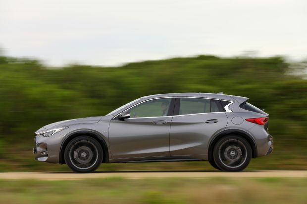 2017 Infiniti Q30 Sport Side In Motion 04