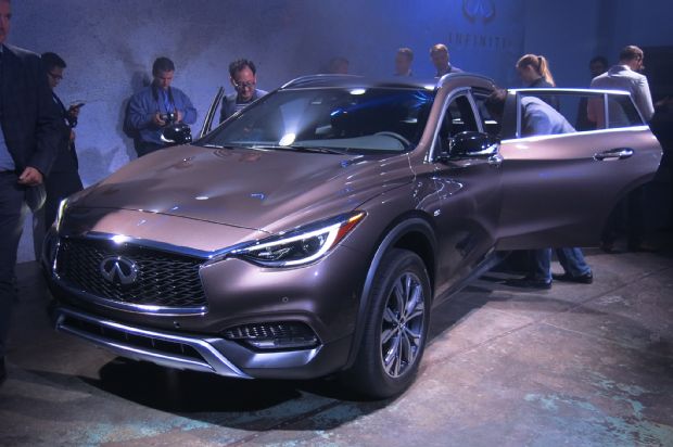 2017 Infiniti Qx30 Reveal Front Three Quarter 02