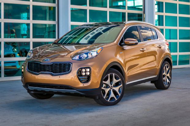 2017 Kia Sportage SX Turbo Front Three Quarter 01