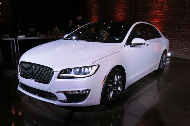 2017 Lincoln Mkz Reveal Front Three Quarters 04