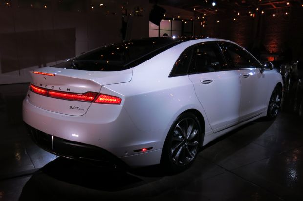 2017 Lincoln Mkz Reveal Rear Three Quarters 02