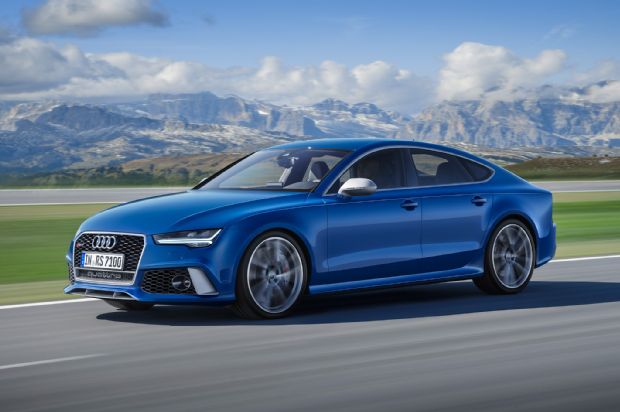 Audi RS 7 Performance Front Three Quarter In Motion 03