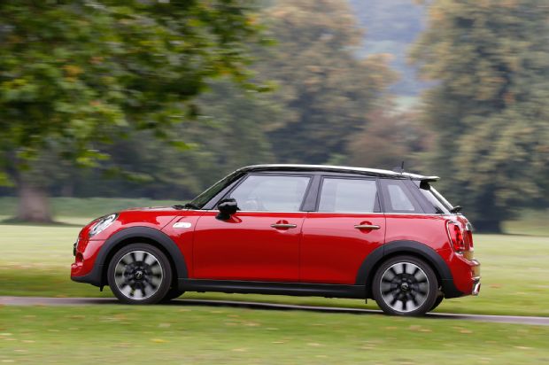 2015 Mini Hardtop 4 Door Cooper S Side Profile In Motion 15