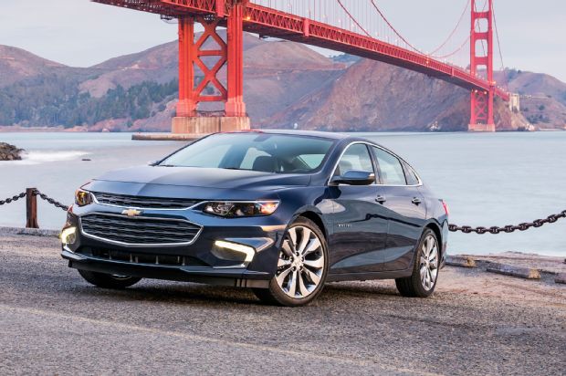2016 Chevrolet Malibu Front Three Quarter 03