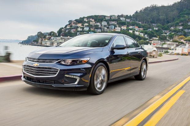 2016 Chevrolet Malibu Front Three Quarter In Motion 03