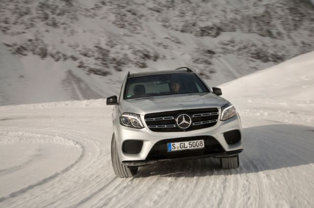 2017 Mercedes Benz GLS550 4Matic Front View Around Corner