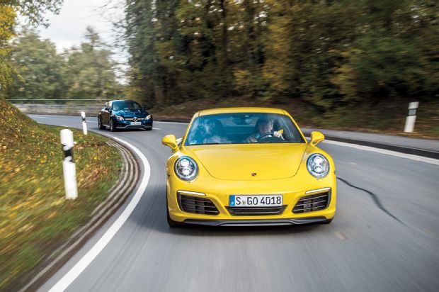 Porsche 911 Vs Mercedes AMG 04