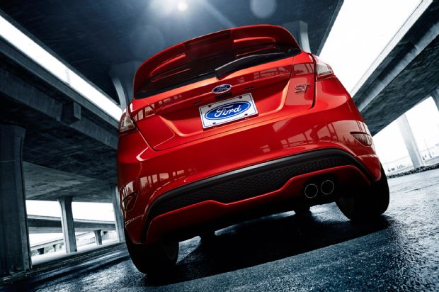 2015 Ford Fiesta ST Rear End 02