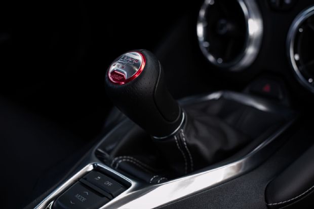 2016 Chevrolet Camaro SS Shifter 01