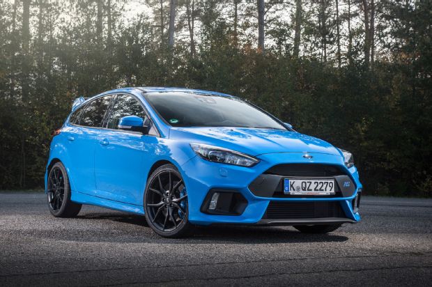 2016 Ford Focus RS Euro Spec Front Three Quarter 03