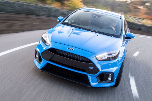 2016 Ford Focus RS Euro Spec Front View In Motion 14