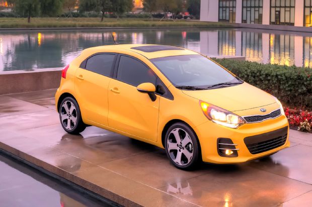 2016 Kia Rio SX 5 Door Front Three Quarter 02