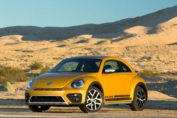 2016 Volkswagen Beetle Dune Front Three Quarter 10