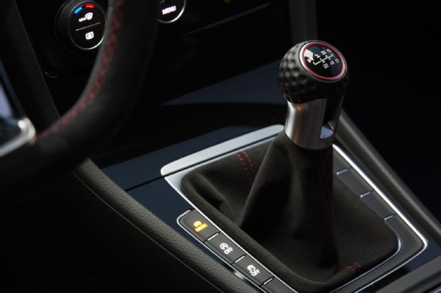 2016 Volkswagen Golf GTI Clubsport Shifter 02