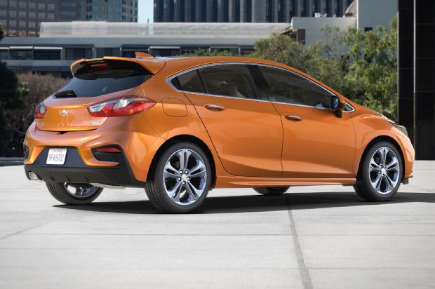 2017 Chevrolet Cruze Hatchback Side Rear View