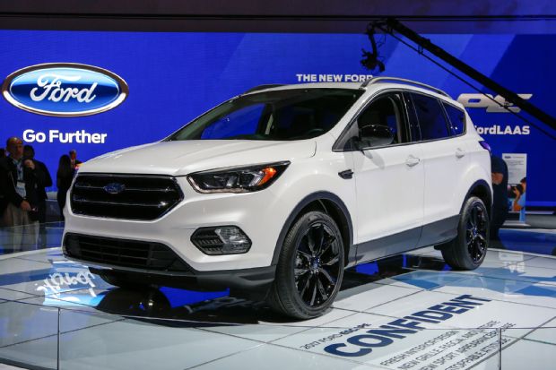 2017 Ford Escape SE Front Three Quarters