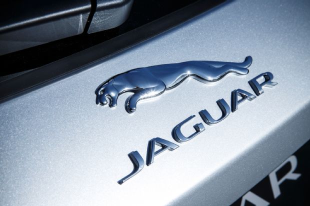 2017 Jaguar F Pace Badge 05