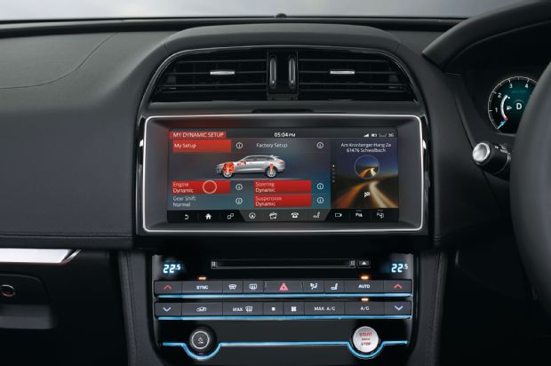 2017 Jaguar F Pace Infotainment 01