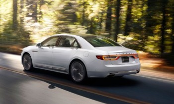 2017 Lincoln Continental Rocks Detroit with 400-HP Twin-Turbo V-6