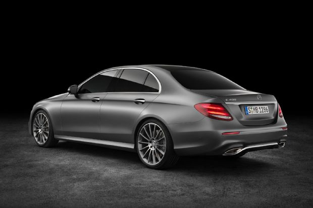 2017 Mercedes Benz E400 4Matic Rear Three Quarter 02