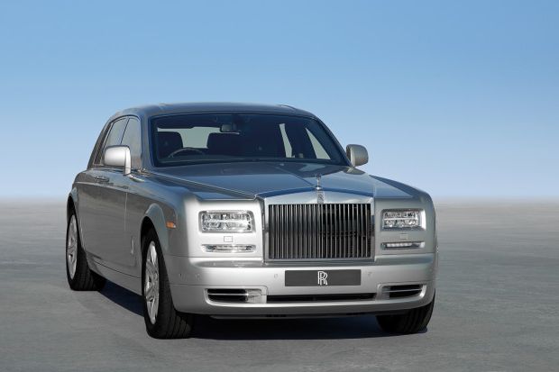 2013 Rolls Royce Phantom Sedan Facing Right 660x413