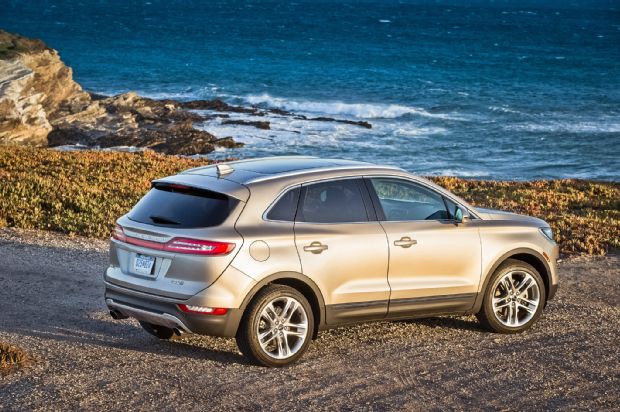 2015 Lincoln MKC Rear Side Above View With Waves