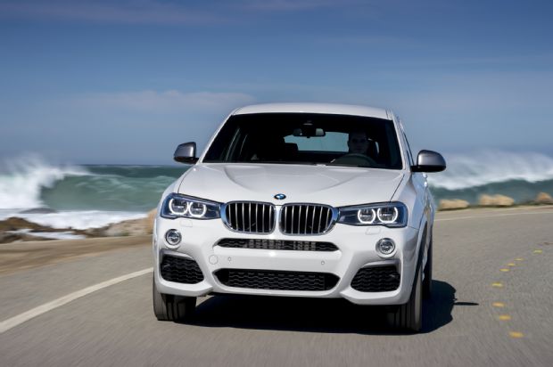 2016 BMW X4 M40i Front Three Quarter 05