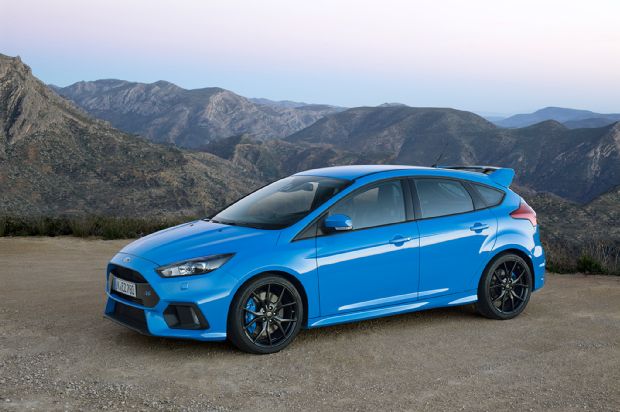 2016 Ford Focus RS Front Three Quarter 03