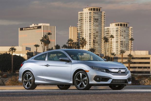 2016 Honda Civic Touring Coupe Front Three Quarters 03 660x440