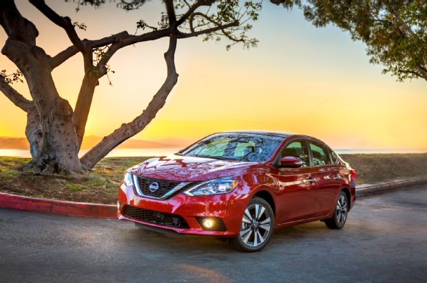 2016 Nissan Sentra SR Front Three Quarter