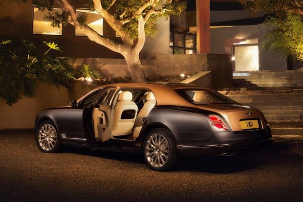 2017 Bentley Mulsanne Extended Wheelbase Rear Three Quarter 660x438